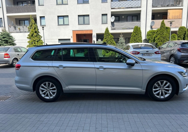 Volkswagen Passat cena 54500 przebieg: 199369, rok produkcji 2015 z Warka małe 742